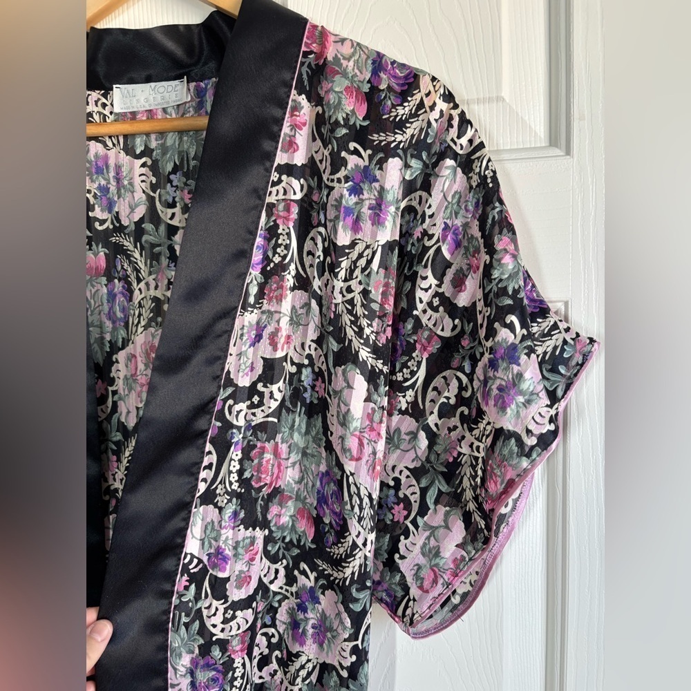Vintage Val Mode Kimono Robe Medium Floral Black Pink Belted Whimsigoth Coquette - Picture 4 of 10